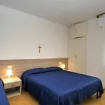 Laura 4*