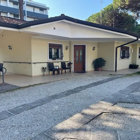 Laura Aparthotel