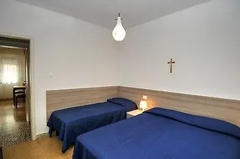 Laura Aparthotel *