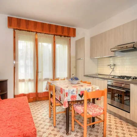 Laura Aparthotel